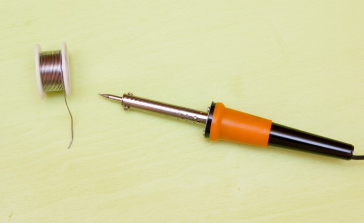 Паяльник для домашньої майстерні: що обрати для різних проектів?